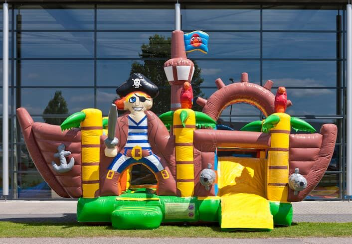 Structure pirate gonflable - vue de face